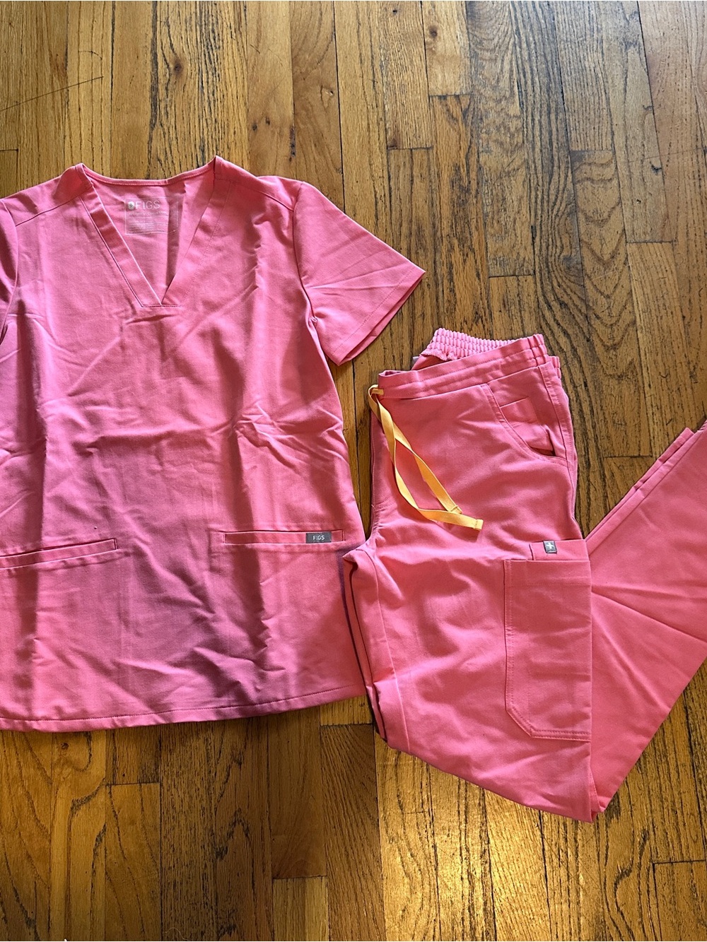 FIGS Women’s Neon Pink (limited ed) Casma Scrub Top & Yola Skinny Scrub Pants XS